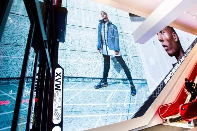 Videowall dvLED da 4 mm di Activate The Space da Footlocker sulla 34th Street a New York