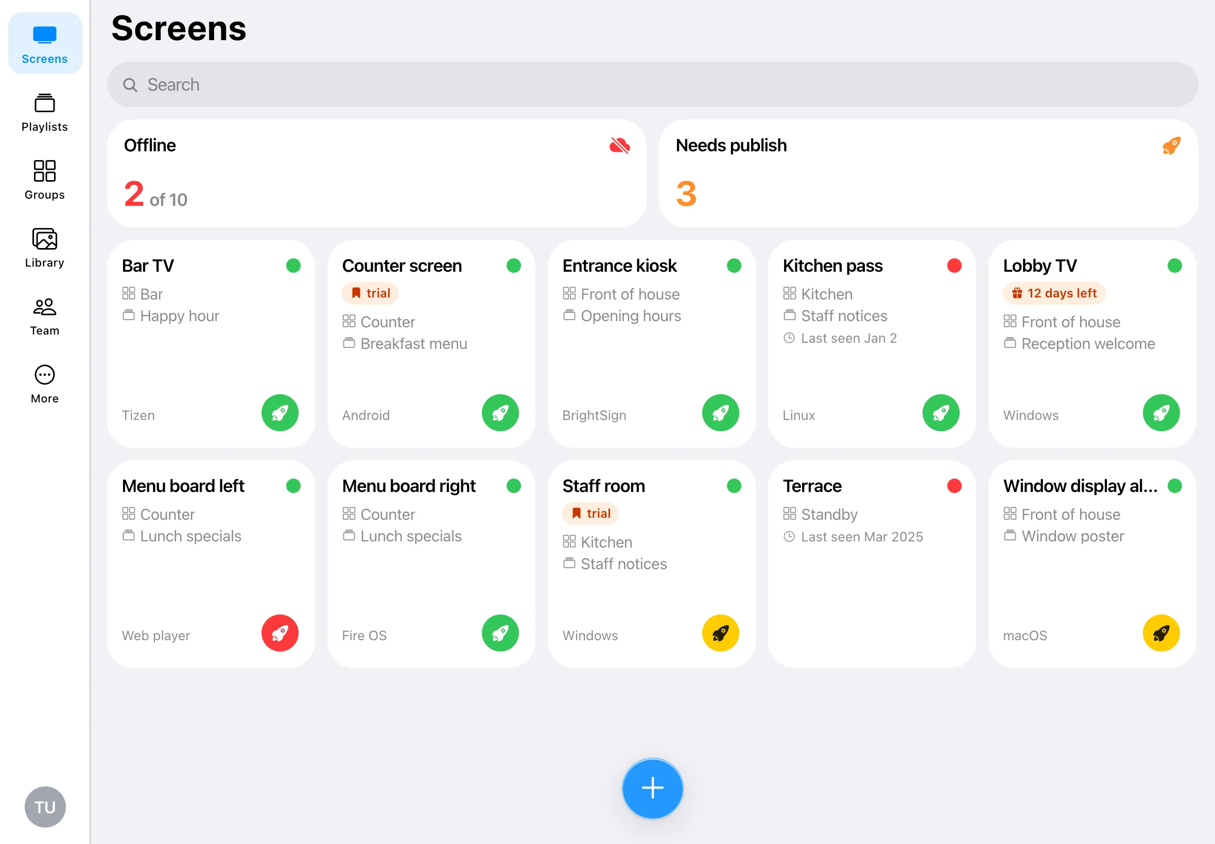 L’app Play su un tablet: tutti gli schermi con stato online, gruppo e playlist, e quanti sono da pubblicare