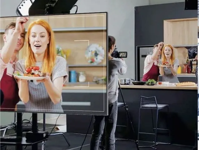 Smart TV Samsung Tizen QBB in uno studio