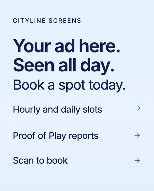 Schermo verticale della rete Cityline Screens con la scritta «Your ad here. Seen all day.», spazi orari e giornalieri, report Proof of Play e un codice QR per prenotare