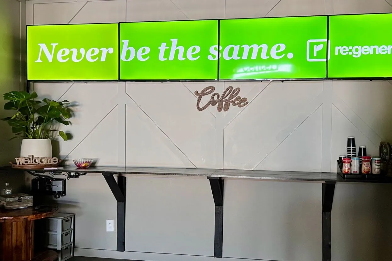 Videowall LED nell’area caffè di StoneWater Church
