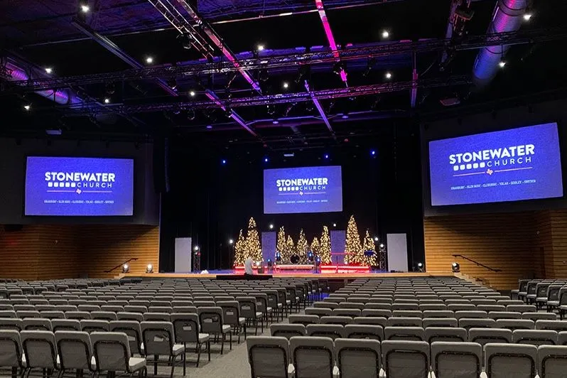 StoneWater Church usa il digital signage per trasmettere le funzioni direttamente a tutte le sedi aggiuntive
