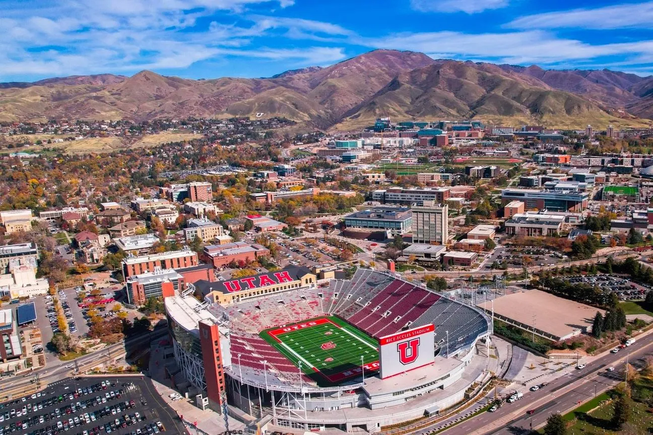 La University of Utah e Salt Lake City, con lo stadio Rice-Eccles in primo piano